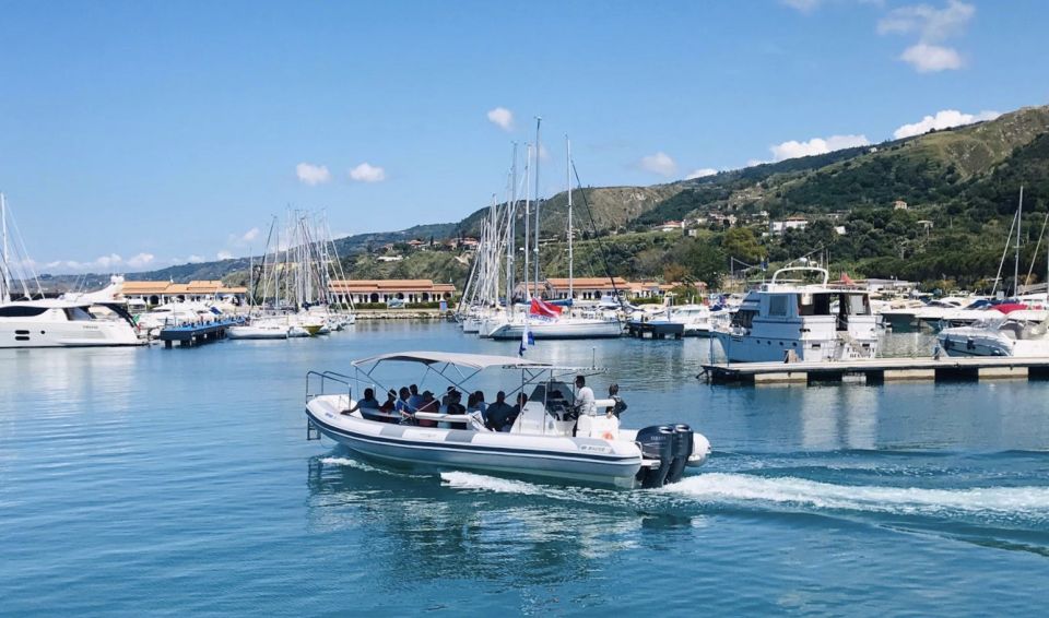 Tropea: Capo Vaticano Boat Trip with Snorkeling & Drink - Sanctuary cliffs and the Blue Grotto: the first sea-side impressions
