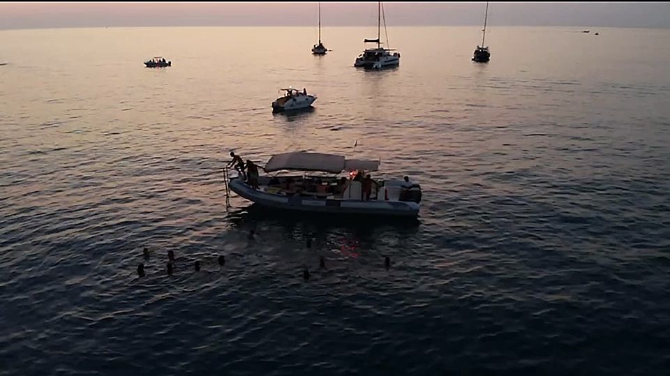Tropea: Sunset Boat Tour to Capo Vaticano with Aperitif - Capo Vaticano: lighthouse photo stop plus the aperitif