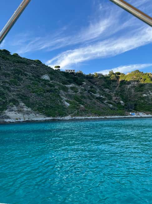 Tropea: tour in barca lungo la Costa degli Dei, snorkeling - On Board Comfort: Music, Snacks, and Crew Attention