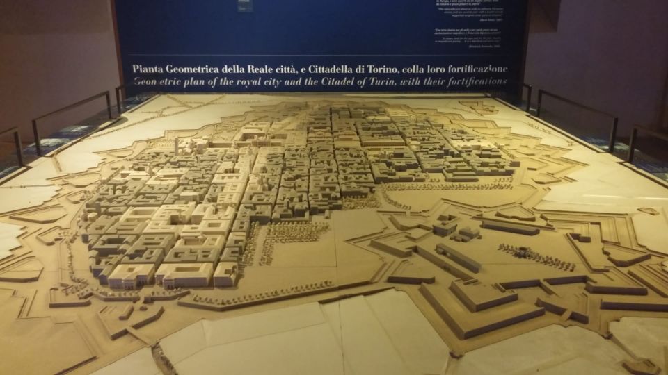Turin: Palace of Venaria Guided Tour - Court of Honor and the Fountain of the Stag