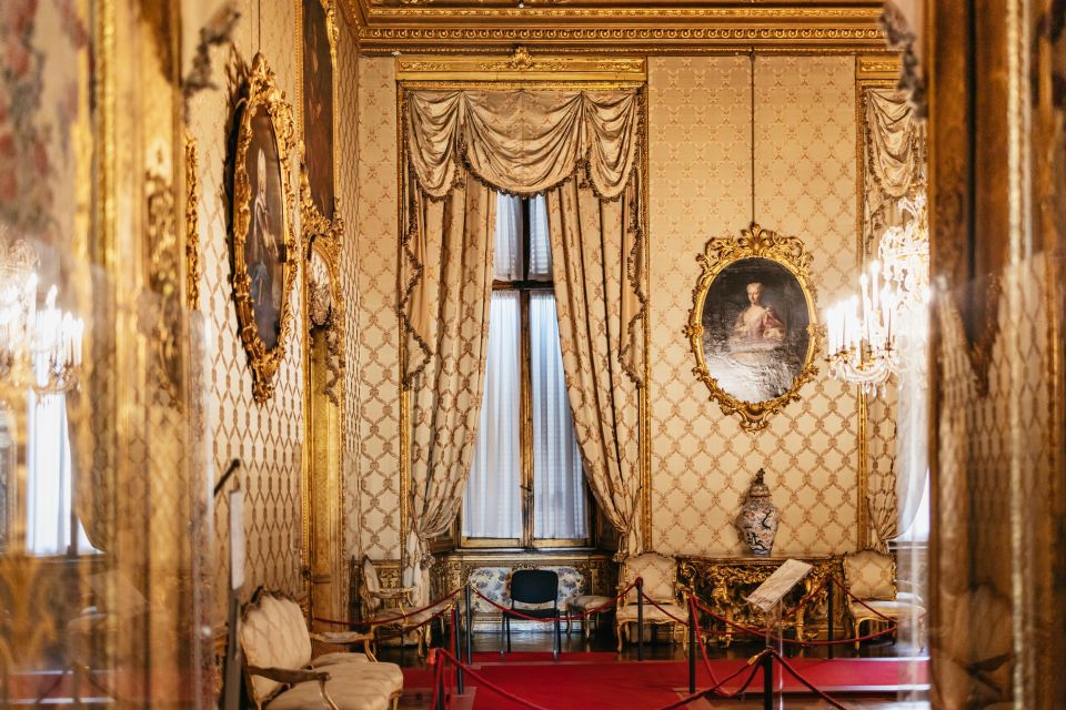 Turin: Royal Palace Entry Ticket and Guided Tour - Royal Library: 200,000+ items, and how to experience that scale