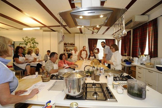 Tuscan Cooking Class in Central Siena - The end-of-class dinner with wine: why this matters