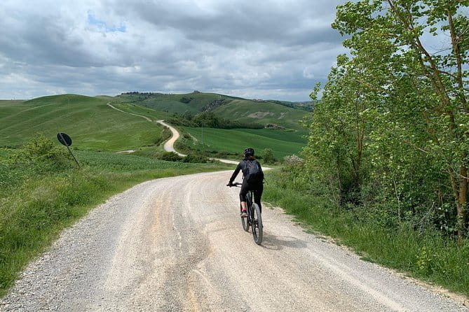 Tuscany E-Bike Tour: from Florence to Chianti with lunch and tastings - Weather, timing, and what to pack for a hilly day