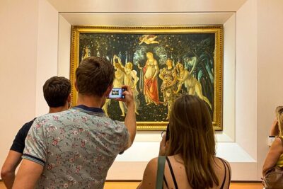 UFFIZI Private Tour in Florence Italy - Getting started at Piazzale degli Uffizi and avoiding first-hour stress