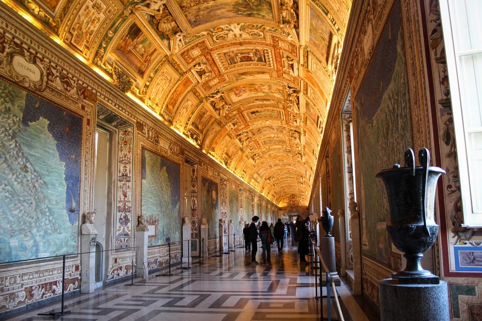 Vatican Museums, Sistine Chapel and St. Peter's Guided Tour - Crowds and pacing: what small-group touring changes