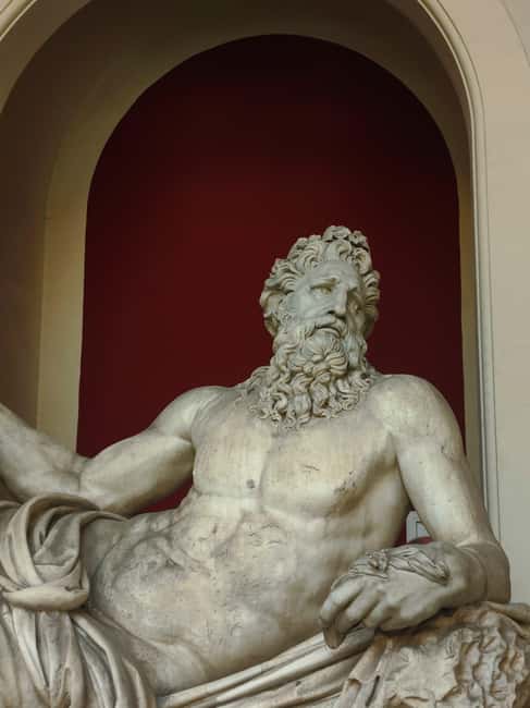 Vatican: Priority Entry to Vatican Museums an Sistine Chapel - Sculpture stops that help you see Michelangelo’s world