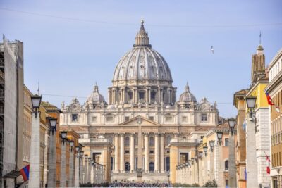 Vatican & Sistine Chapel Skip-the-Ticket-Line Tour for Kids - Meeting at the Raphael and Michelangelo door (and what to do with it)