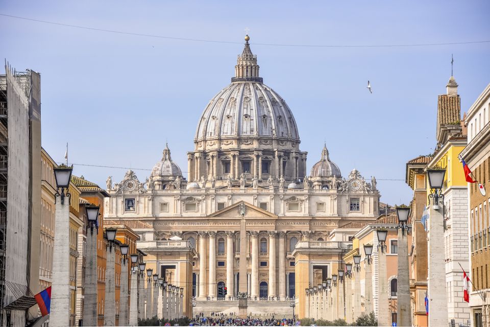 Vatican & Sistine Chapel Skip-the-Ticket-Line Tour for Kids - Meeting at the Raphael and Michelangelo door (and what to do with it)