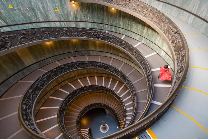Vatican VIP Early Entrance 8:00 AM - Papal apartments: why that shorter stop can feel like a big deal
