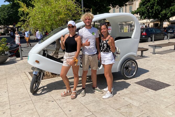 Velobike tour ecologico guidato con soste per visitare i monument - Stop 2: the short Duomo visit window (tickets not included)