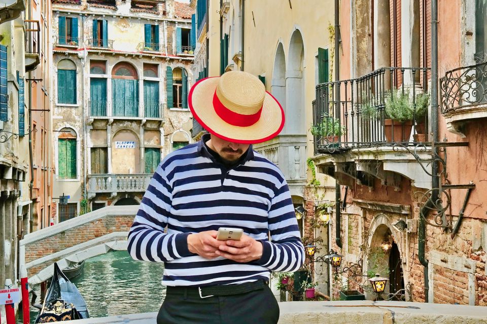 Venetian Private Sandolo tour - The Canal Time You’ll Actually Notice (palaces, side canals, and quiet moments)