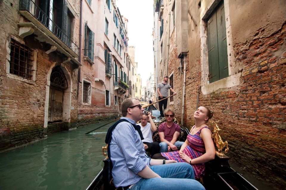 Venetian Private Sandolo tour - Driver Chat vs a Full-On Guided Tour (what to expect for learning)