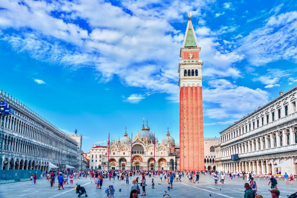 Venice: 1.5-Hour Walking Tour - Castello calli, bridges, and canals: what “less crowded” really means