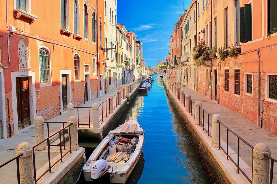 Venice: 1.5-Hour Walking Tour - The headset and multilingual guide: clarity beats guessing