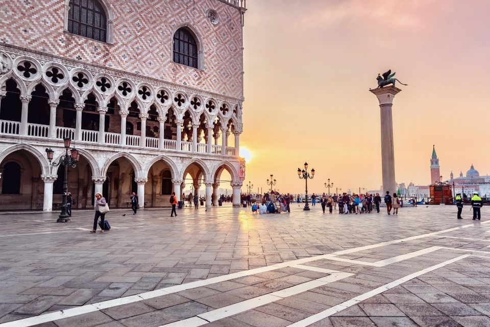 Venice: 1-Hour The Doge's Palace Tour - Courtyard and Golden Staircase: power dressed in gold