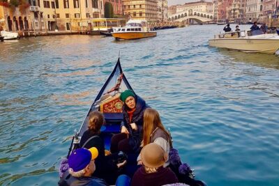 Venice: 30 min private Gondola Ride with Guide - Rio della Madonnetta: the calmer start before the big show