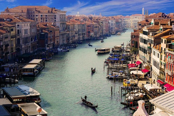 Venice: 30 min private Gondola Ride with Guide - Side canals and quieter corners: where the ride can feel magical