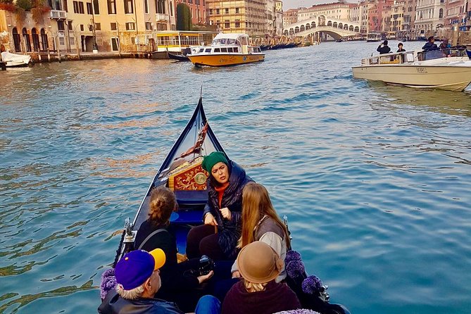 Venice: 30 min private Gondola Ride with Guide - Rio della Madonnetta: the calmer start before the big show