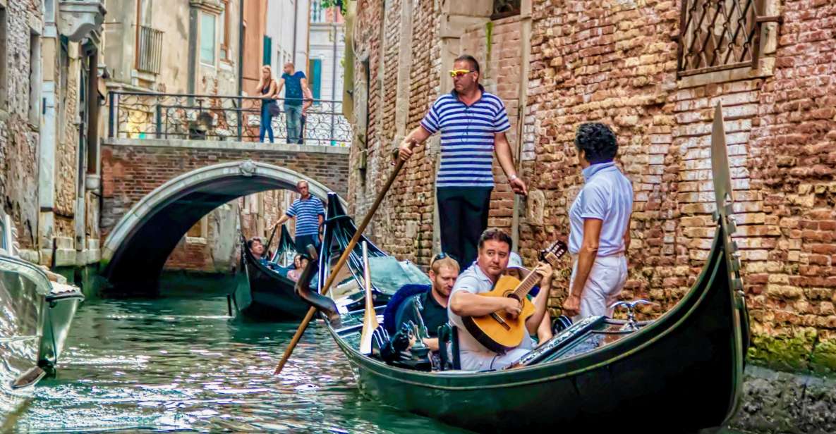 Venice: 30-Minute Gondola Ride on Grand Canal with Serenade - Key things to notice before you book