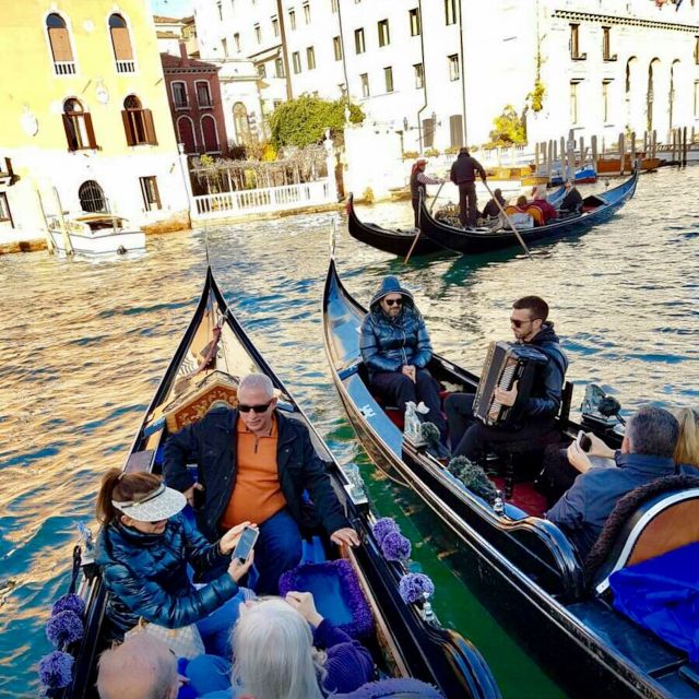 Venice: 30-Minute Gondola Ride on Grand Canal with Serenade - Should you book this Serenade gondola ride?