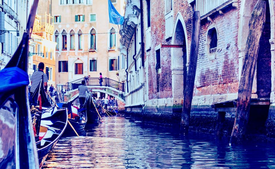 Venice: 30-Minute Gondola Ride on Grand Canal with Serenade - A serenaded gondola on the Grand Canal feels more like Venice
