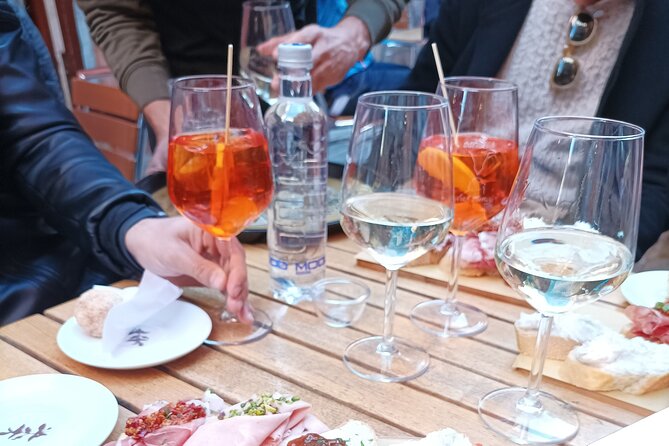 Venice Bacaro Food Tour: Eat and Drink like a Venetian - Guide style: what you should look for
