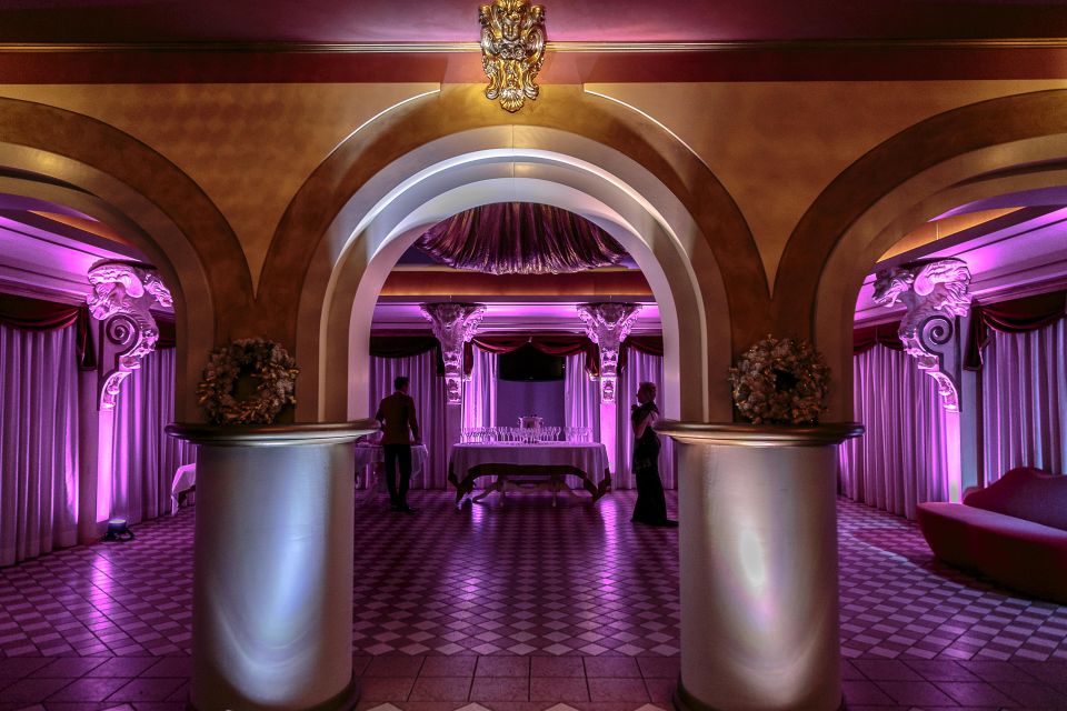 Venice: Cabaret Dinner Show - Your Choice of Menu: Meat, Seafood, Vegetarian and the Wine Bundle