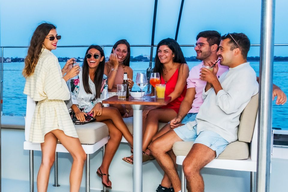 Venice: Catamaran Sunset Jazz Cruise with Aperitivo - Comfort and space on a catamaran (and the rules that keep it nice)