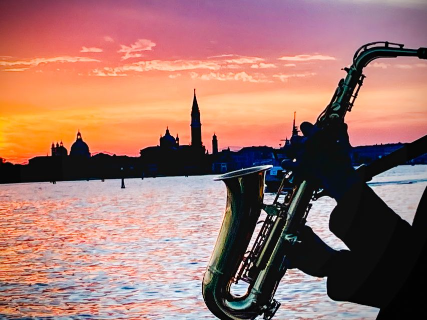 Venice: Catamaran Sunset Jazz Cruise with Aperitivo - Crew vibe: Andreas and the attention to small moments