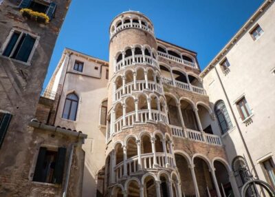 Venice: City Highlights and Hidden Gems Walking Tour - Palazzo Contarini del Bovolo: Venice’s spiral staircase moment