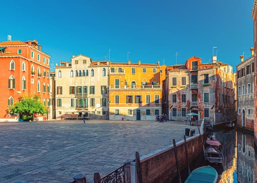 Venice: City Highlights and Hidden Gems Walking Tour - Calle Dei Avvocati and the quiet Venice texture