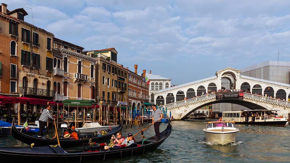 Venice: City Highlights Tour with St Mark's and Gondola Ride - Walking Toward St. Mark’s Square: Venice as a Mercantile Machine