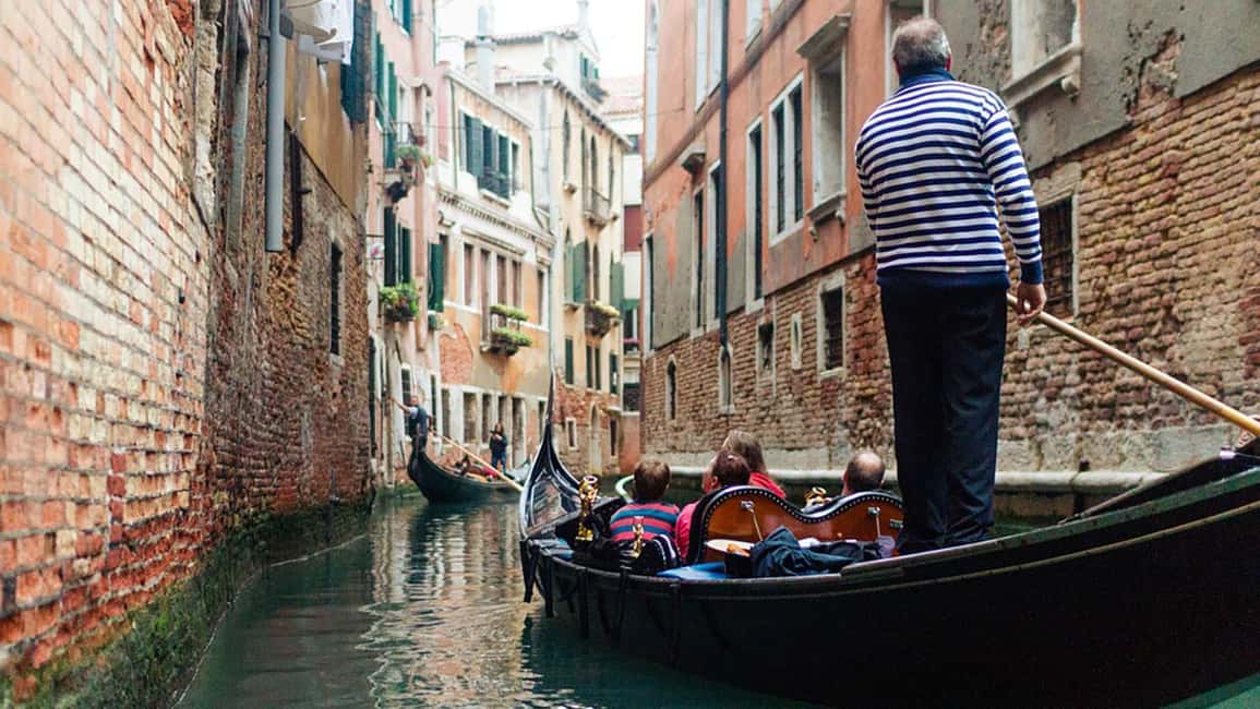 Venice: City Highlights Tour with St Mark's and Gondola Ride - St. Mark’s Basilica at 2 PM: The Skip-the-Line Moment