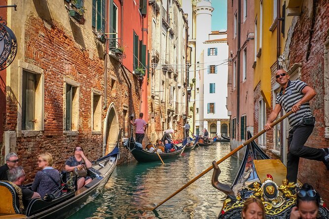 Venice: Classic 30-Minute Gondola Ride Through the Canals - Service and Comfort: The Small Things That Can Make or Break It