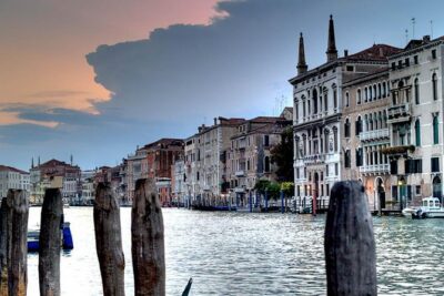 Venice Day Trip from Milan with Guided City Tour - Crossing the lagoon by boat: getting your bearings fast