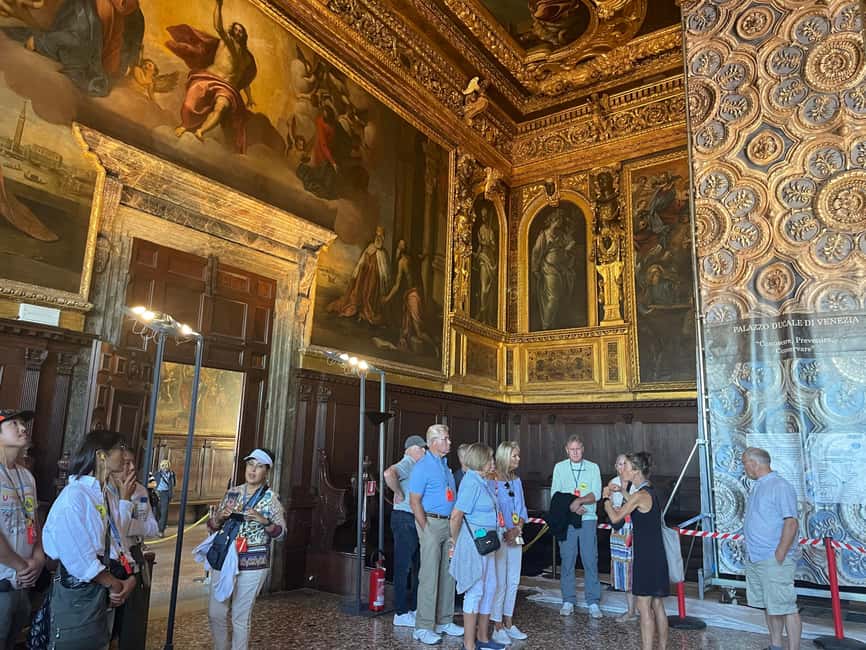 Venice: Doge's Palace Guided Tour with Optional Gondola Ride - Bridge of Sighs and the New Prisons: Casanova and the architecture of control