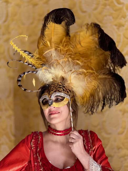 Venice: Dress-Up Experience - Where the Venice Royal Treatment Starts (Near the Canal Grande)