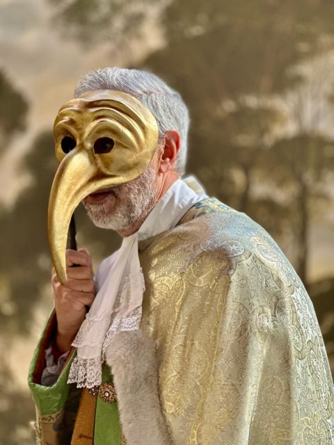 Venice: Dress-Up Experience - Choosing Your 17th-Century Look: Costumes, Corsets, and Accessories