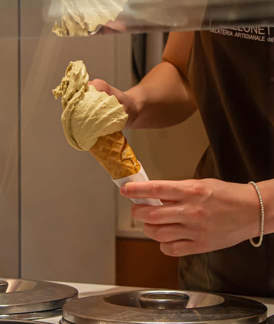 Venice: Food Tasting Tour with Cicchetti and Wine - The Pace: Walking, Standing, and When You Get to Sit