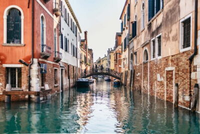 Venice: Food Tasting Tour with Cicchetti Dishes and Wine - Cannaregio start at Maddalena Square: the local Venice warm-up