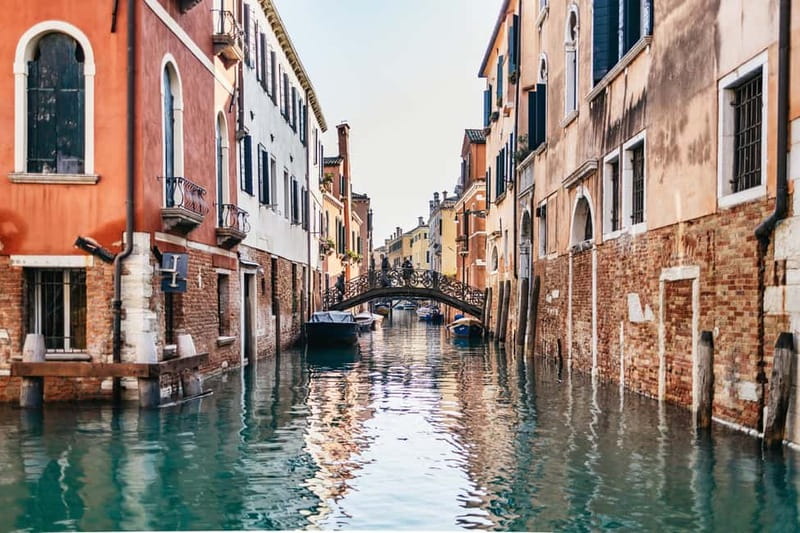 Venice: Food Tasting Tour with Cicchetti Dishes and Wine - Cannaregio start at Maddalena Square: the local Venice warm-up