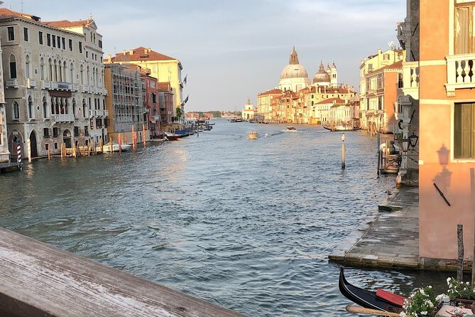 Venice Food Tour with 6+ Tastings with Cicchetti, Spritz & More - Stop 3: Cannaregio’s Streets, Canals, and Bacari Energy