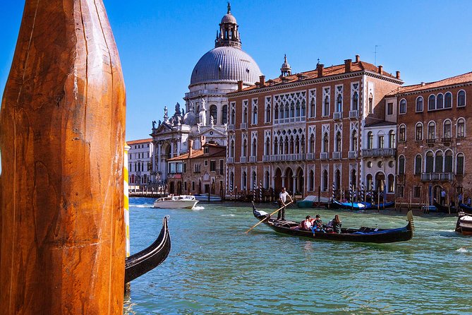 Venice Gondola Experience - Shared Gondola Comfort: Expect Seats, Not Perfection