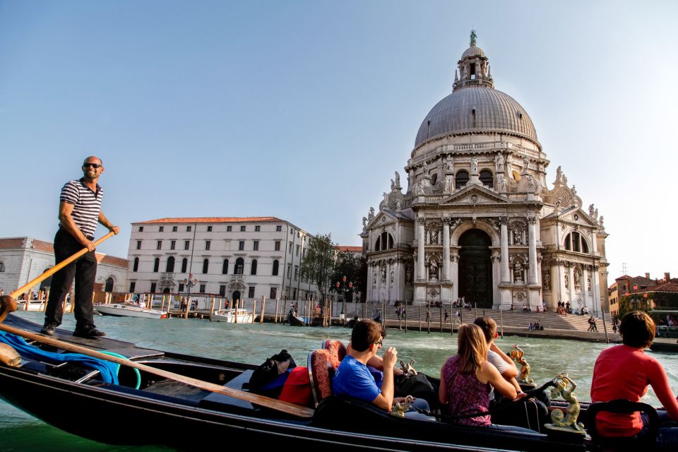 Venice: Gondola Ride with Live Guide or Audio Guide - Gondola logistics that can change your experience (Economy vs private feel)