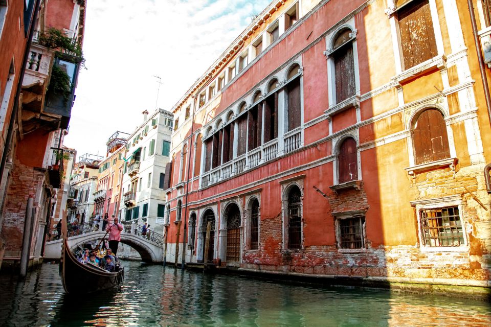 Venice: Gondola Ride with Live Guide or Audio Guide - Value for money: is $42 a good deal?