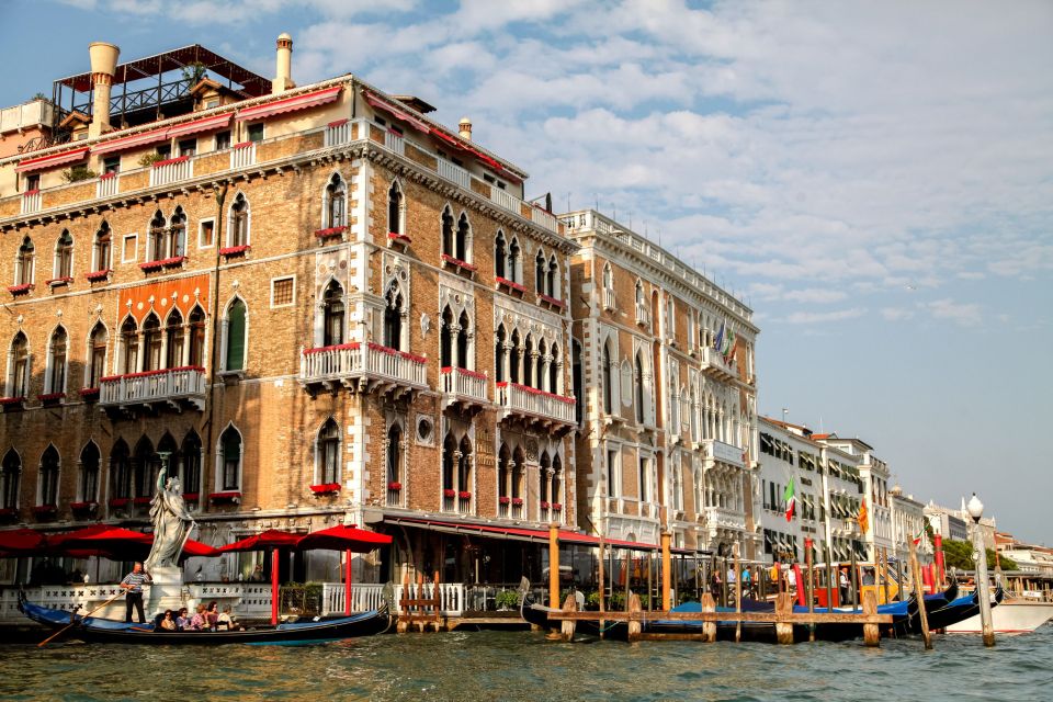Venice: Gondola Ride with Live Guide or Audio Guide - Timing and how to plan around the 30 minutes on the water