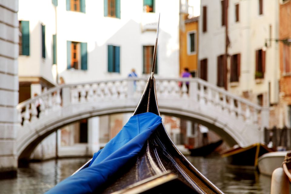 Venice: Gondola Ride with Live Guide or Audio Guide - Comfort, accessibility, and who this suits best