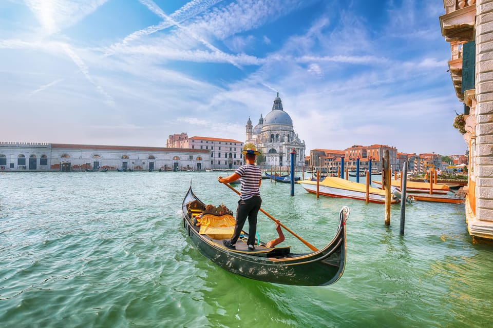 Venice: Gondola Ride with Live Guide or Audio Guide - Choosing live guide onboard vs. app audioguide onboard
