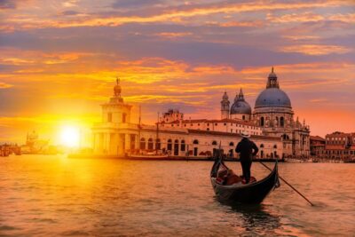 Venice: Gondola Tour under the Bridge of Sighs & Audio Guide - Shared Gondolas: Random vs Standard and the Seating Reality