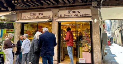 Venice: Guided City Highlights and Street Food Tour - What you actually eat: cicchetti, Venetian tapas, cheeses, sweets